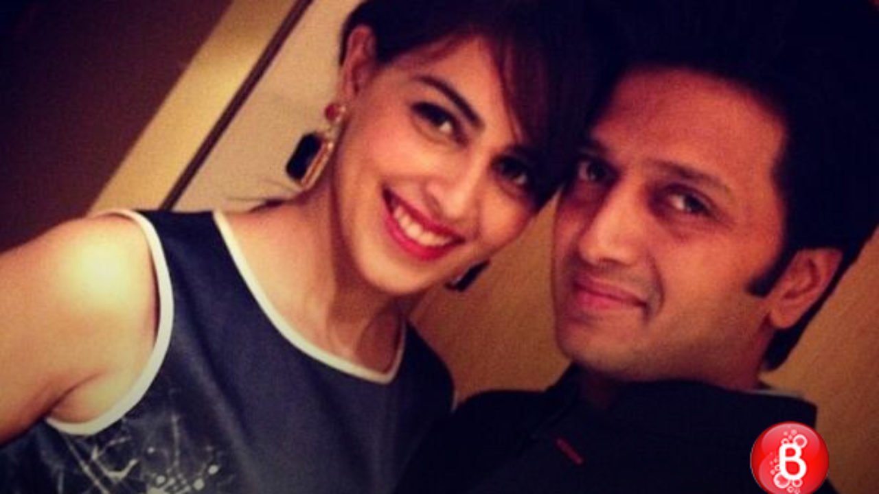 Riteish And Genelia S Romantic Banter On Twitter Is All Hearts Bollywood Bubble