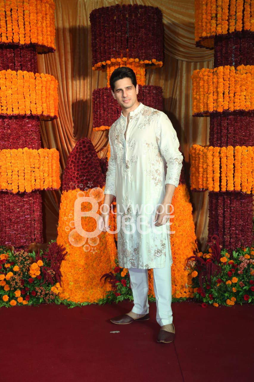  ramesh taurani diwali party, ramesh taurani, sidharth malhotra 