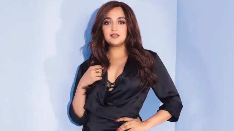 monali thakur, hospitalised,